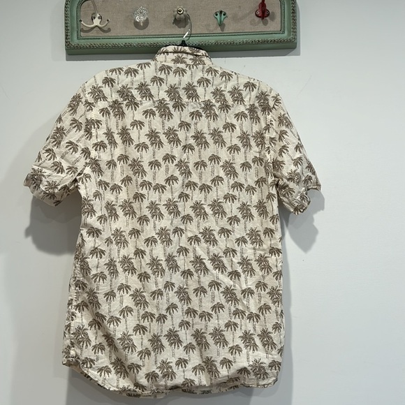 Men’s Cotton Short Sleeve Button Down Palm Tree Print wood button cruise shirt - Picture 5 of 5